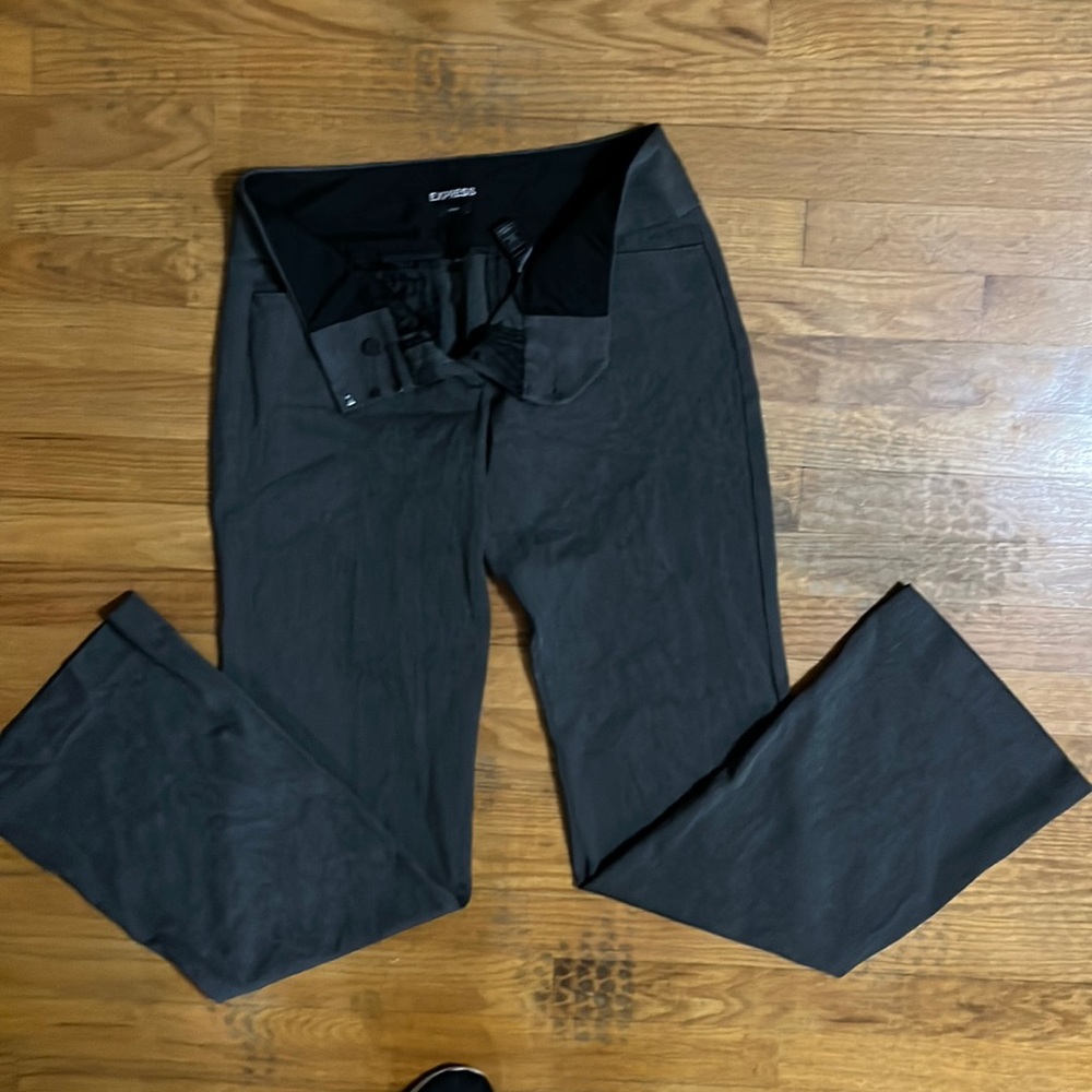 Express dress pant. Color grey. Size 4L